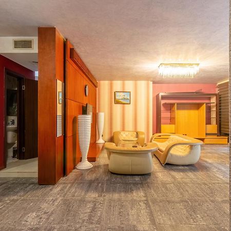 Deluxe Hotel Баку Экстерьер фото