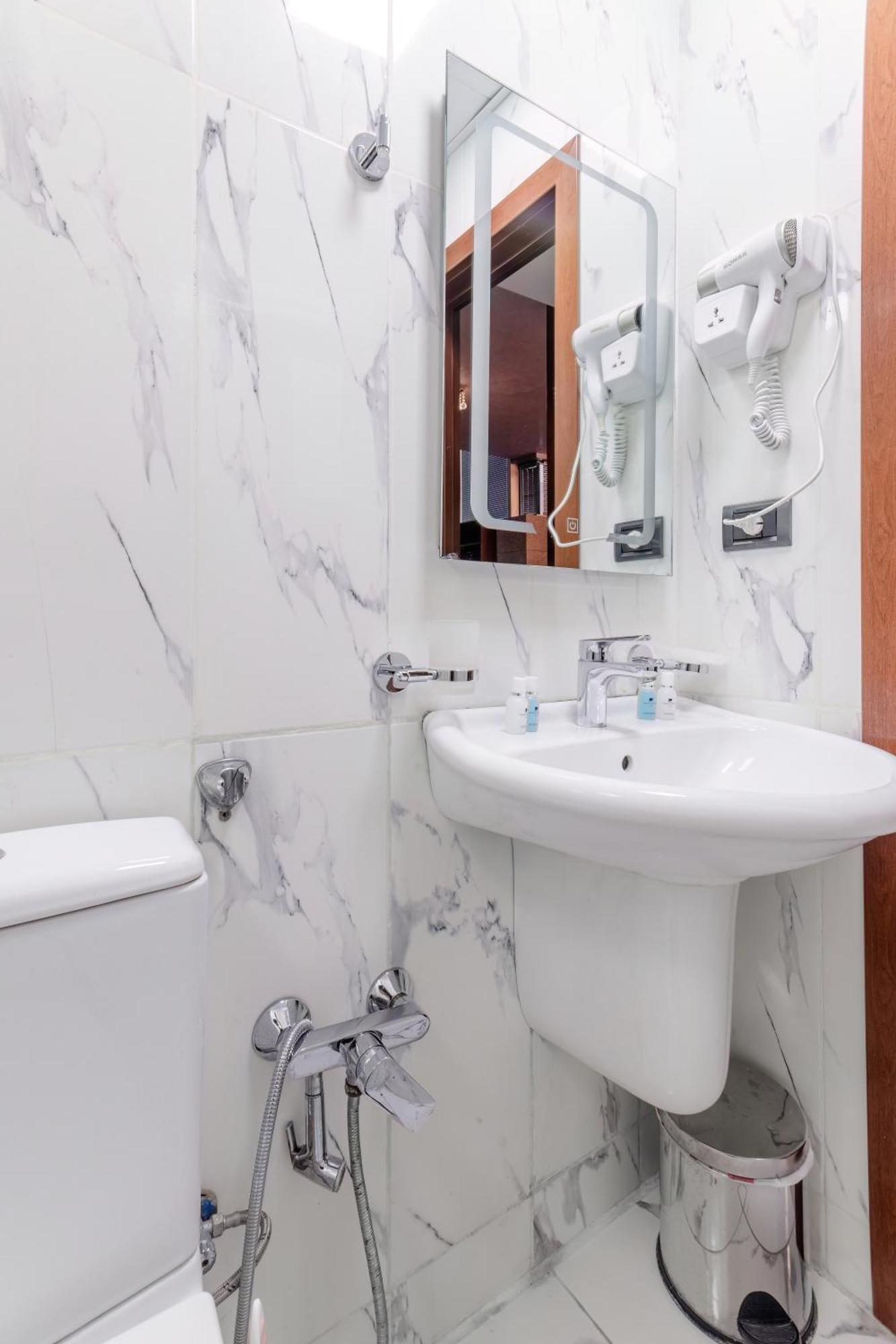 Deluxe Hotel Баку Экстерьер фото